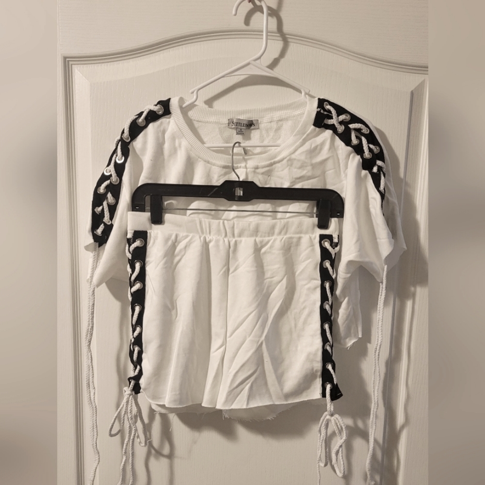 Women's size Medium top and shorts by Settle down